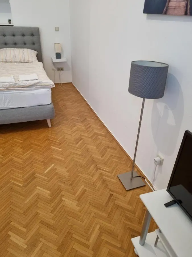 Alpa 2 Zimmer Wohnung In Wien Rochusmarkt Appartement
